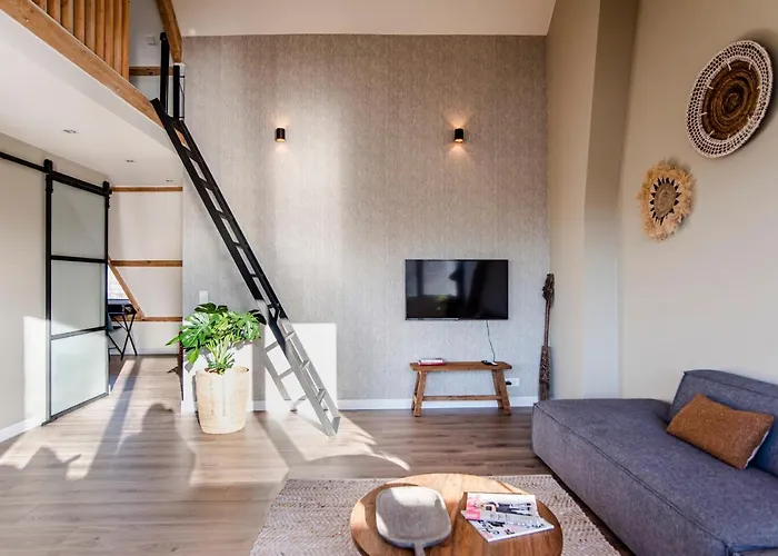 Spacious Luxury Loft Апартаменты *