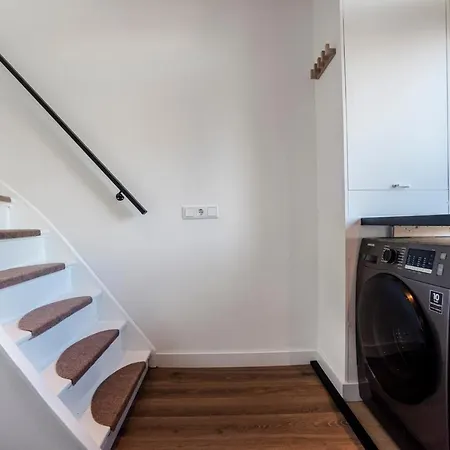 Spacious Luxury Loft דירה